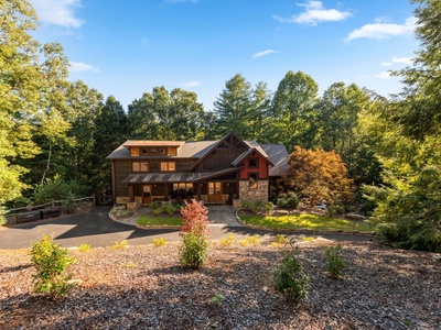 River Joy Lodge- Front View of Cabin