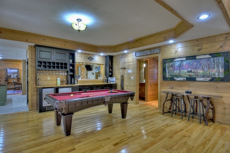 Stanley Creek Lodge- Living room pool table