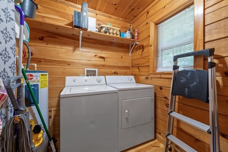 The Loose Caboose - Entry Level Laundry Room