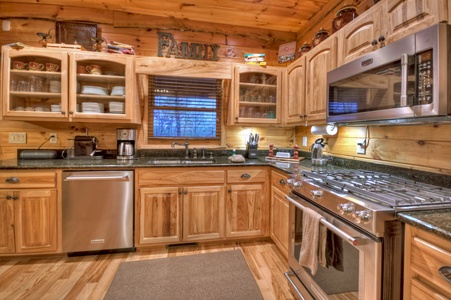 Sassafras Lodge- Kitchen area with appliances