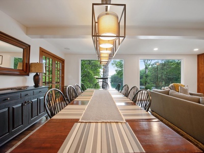 Gleesome Inn- Dining room table with a view of the lake