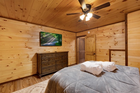 Goose Island Retreat - Lower Level Bedroom