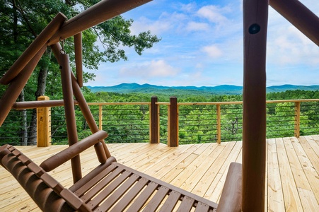 Pinecrest Lodge - Entry Level Deck (2)