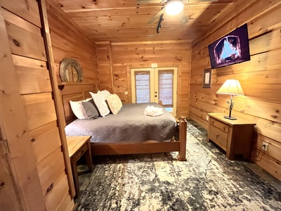 Mountaintown Creek Lodge - Lower Level Guest King Bedroom