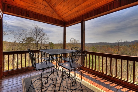 Blue Jay Cabin- Outdoor seating