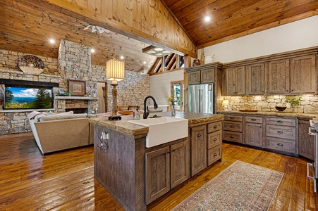 Copperline Lodge - Farmhouse Sink