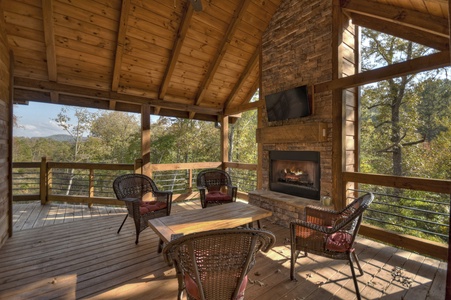 Cedar Ridge- Entry level deck with outdoor seating