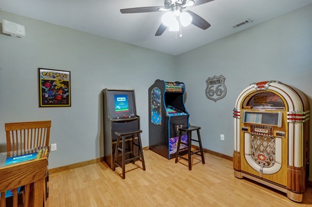 Loving Lodge - Arcade Room