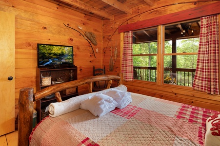 Three Loves Cabin - Entry Level Queen Bedroom