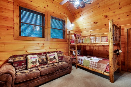 Mountaintown Creek Lodge - Upper Level Bunk Bedroom