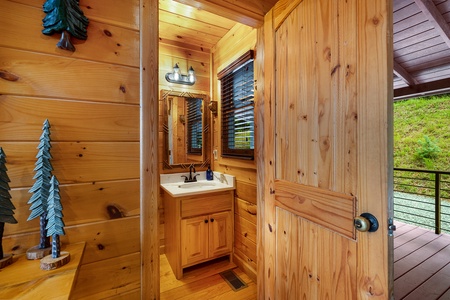 Pinecrest Lodge - Entry Level Half Bath