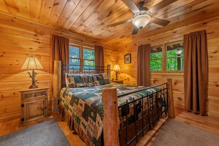 Mountain High Lodge - Entry Level Guest King Bedroom