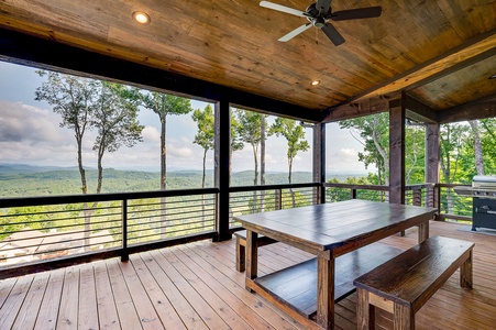 Daybreak Ridge - Entry Level Deck Dining Area