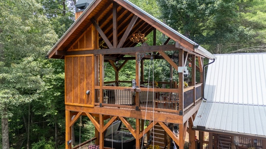 Three Loves Cabin - Upper-Level Deck Space