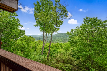 Moonlight Lodge - Views from Every Deck