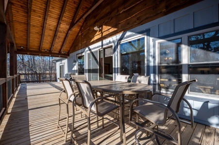 The Peaceful Meadow Cabin- Entry Level Deck Dining Area