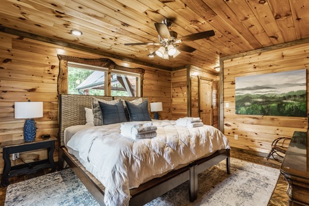 Lookout Lodge - Entry Level King Suite