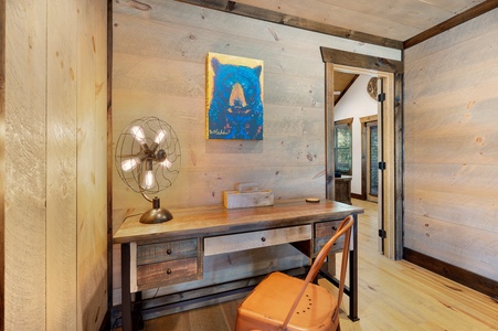 Mountain Echoes- Office area with a chair and bedroom access