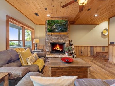 Crows Nest- Lower level living room