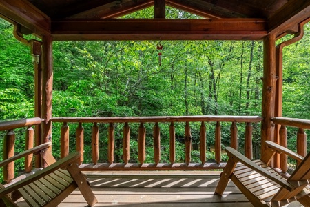 A Creek Runs Thru It - Upper Level Private Balcony Overlooking Fightingtown Creek