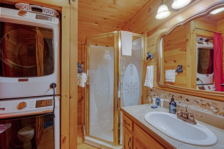 The Stickhouse - Entry Level Queen Bedroom's Bathroom