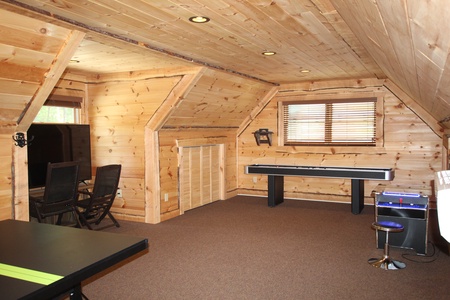 Sassafras Lodge- Game room area