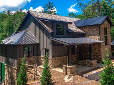 Misty Trail Lakehouse - Front Exterior