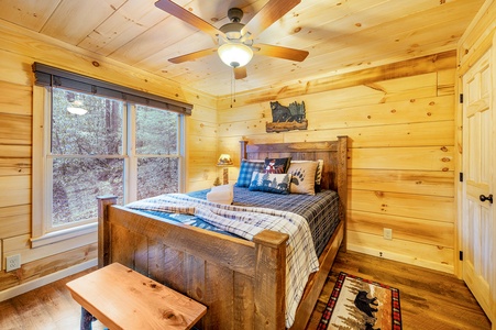 Trail Side Retreat: Master Bedroom