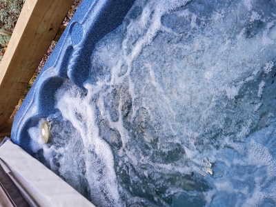 Happy Trout Hideaway- Hot tub on the back deck