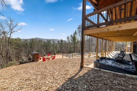 Big Top of Blue Ridge: Lower Level Hot Tub and Fire Pit