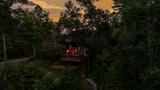 3 Peaks - Aerial View of Treehouse