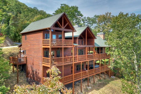 Grand Bluff Retreat- Exterior view of the back of the cabin