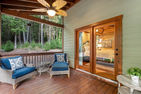 Goose Island Retreat - Sitting Area off Main Level Primary Bedroom