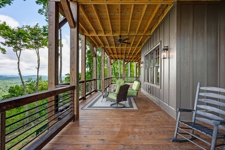 Daybreak Ridge - Lower Level Deck Seating