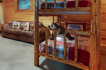 Mountaintown Creek Lodge - Upper Level Bunk Bedroom