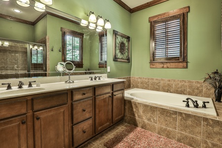 Elk Horn - Attached Bathroom