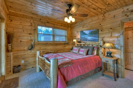 Sassafras Lodge- Lower level queen bedroom