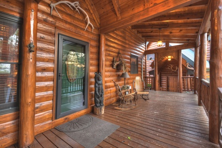 Sassafras Lodge- Entryway view of the cabin