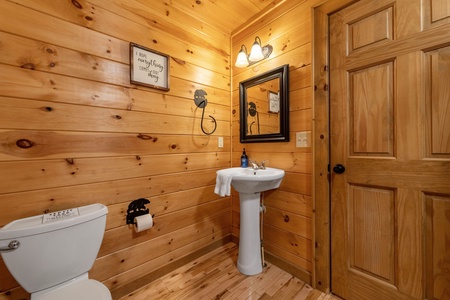 Cruach Mor - Entry Level Shared Bathroom