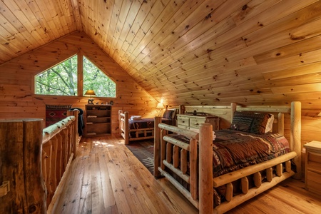 A Creek Runs Thru It - Loft Sleeping Area