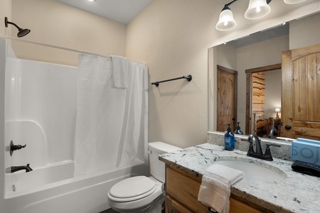 The Peaceful Meadow Cabin- Entry Level Shared Bathroom