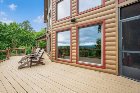 Peacock Chalet- Entry Level Deck