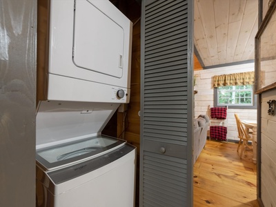 Lazy Bear Cove- Washer & dryer space