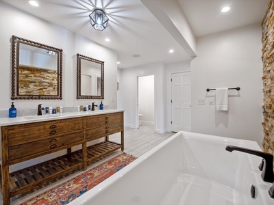 Gleesome Inn- Master bathroom with a soaker tub and double vanity sink
