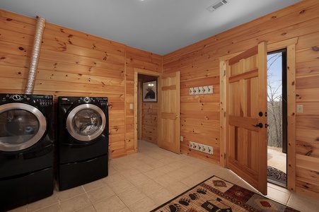 Moosin' Around - Lower-Level Leisure & Laundry Room