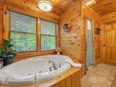 Sunrise on the Ridge - Entry Level Bathroom with Jacuzzi Tub