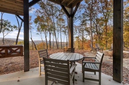 Eagle Ridge - Outside Dining Area View