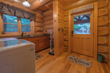 Saddle Lodge - Laundry/Mud Room