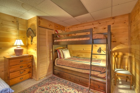 Aska Sunrise- Lower level twin bunk beds
