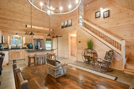 BeauJax Cabin - Entry Level Dining Area